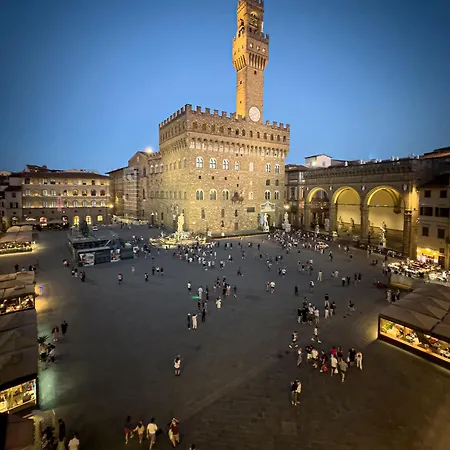 - Palazzo Signoria Luxury 1-biancone